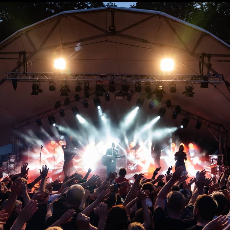 Medium stages (approx 40m² - 80m²) lighting solution