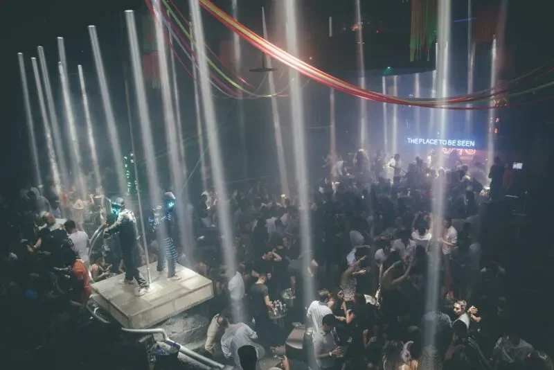 dj-bar-club-lighting-solution-800x534-1521