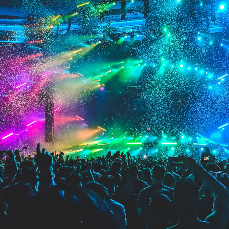 Nightclub lighting design with moving head lights, wash lights and atmosphere effects