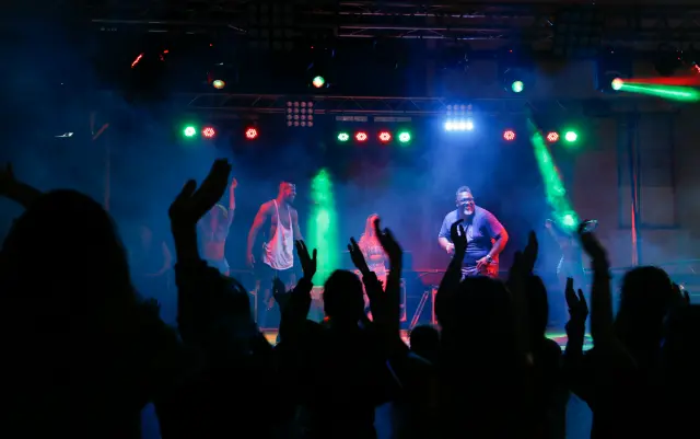 concert lighting rig structure and stage lighting coverage layout