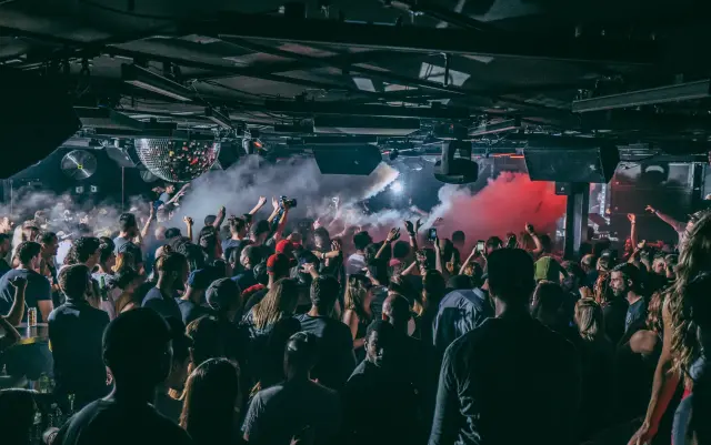 concert lighting system guide for professional live events showing concert stage lighting moving head profile lights laser effects and touring rig layout