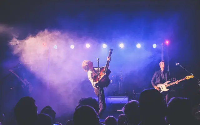 dj lighting effects guide for clubs and stage shows showing beam effects strobe light laser light booth matrix lighting and stage club atmosphere