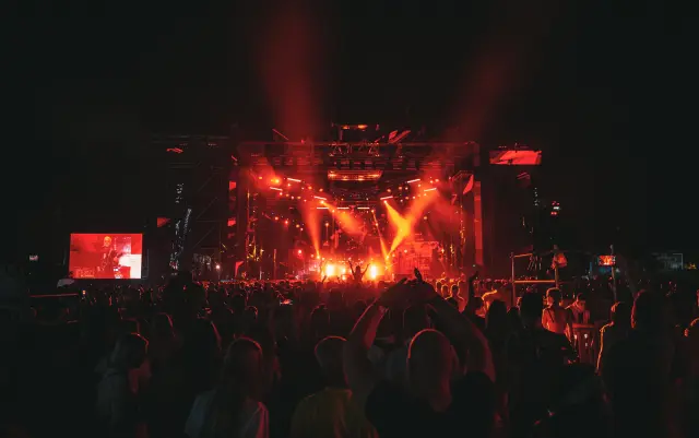 dj lighting systems for clubs and live event production showing moving head lights wash lights stage rigging and nightclub lighting system structure