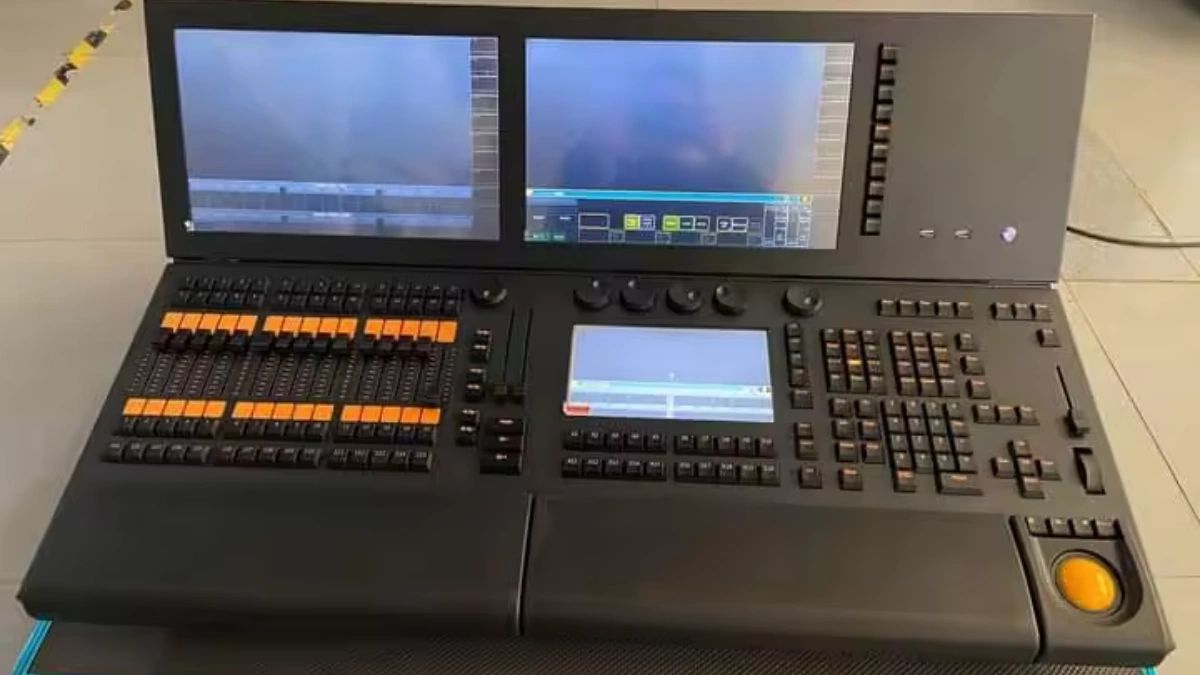 a6 lighting control console used for concert stage lighting programming and live show control