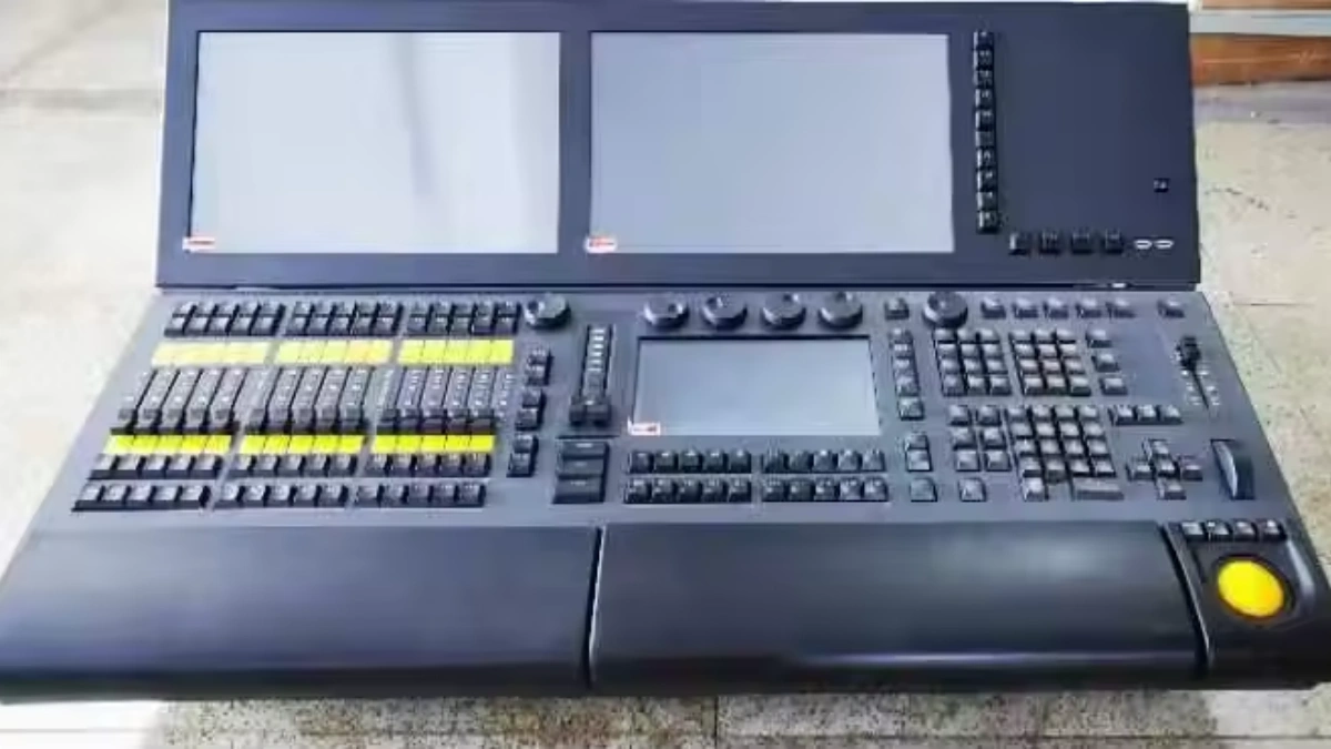ma2 lighting control console front view used for concert stage lighting programming and control