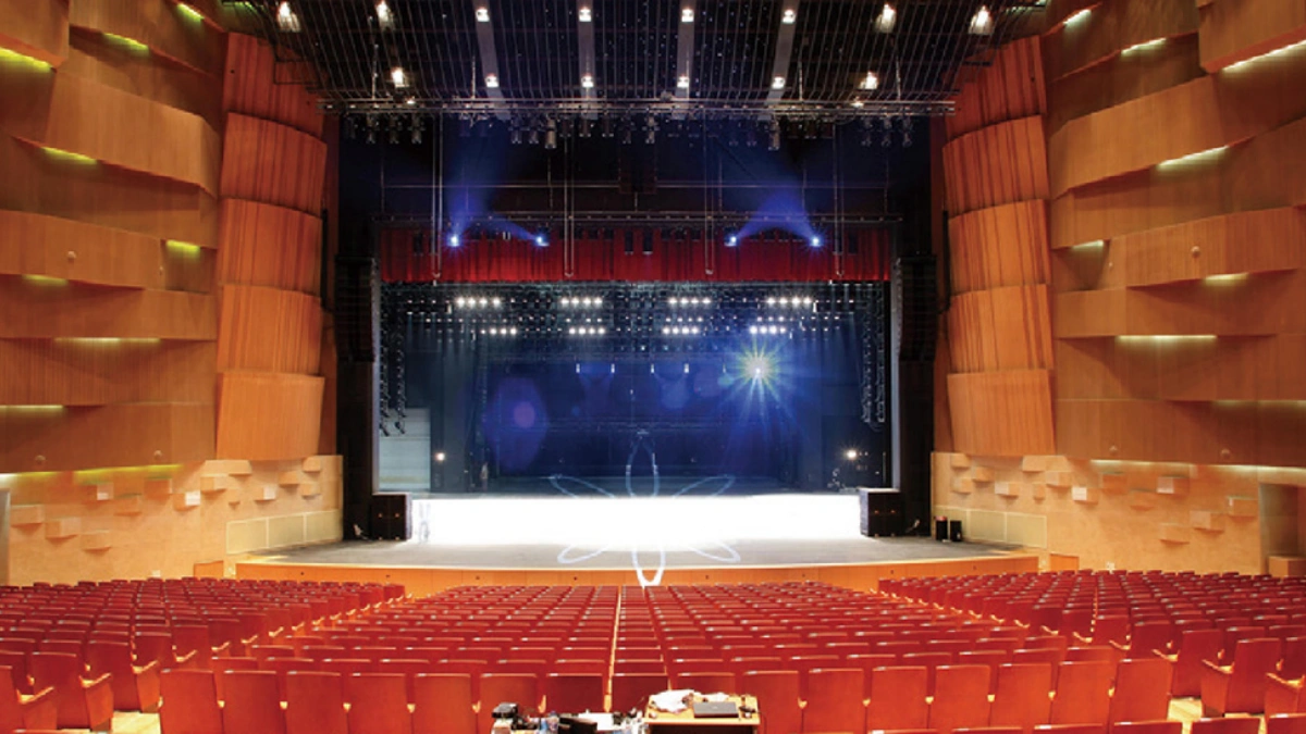 theatre audience lighting system with balanced ambient illumination for live performances