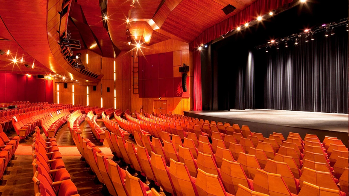 theatre spotlight stage lighting system for actor illumination and stage focus effects
